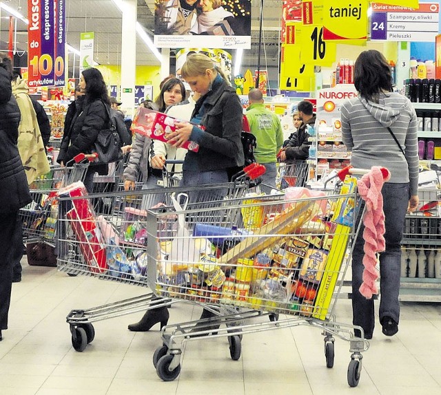 W sklepach, na poczcie, w aptekach spędzamy coraz więcej czasu i nic nie wskazuje na to, żeby miało się to zmienić.