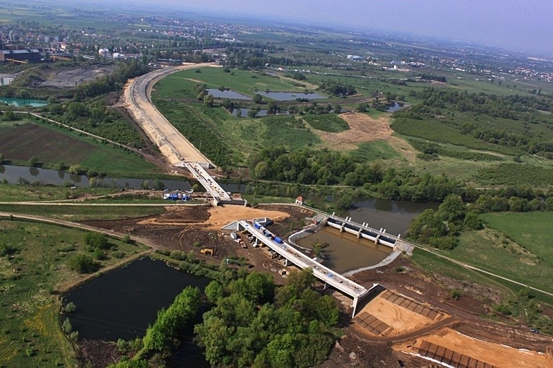 Zobacz nowy most w Łanach z lotu ptaka (ZDJĘCIA, FILM)