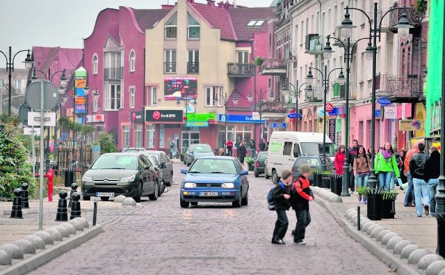 W ciągu dnia ulica Kościuszki jest pełna pieszych. Kierowcy naprawdę muszą tu uważać