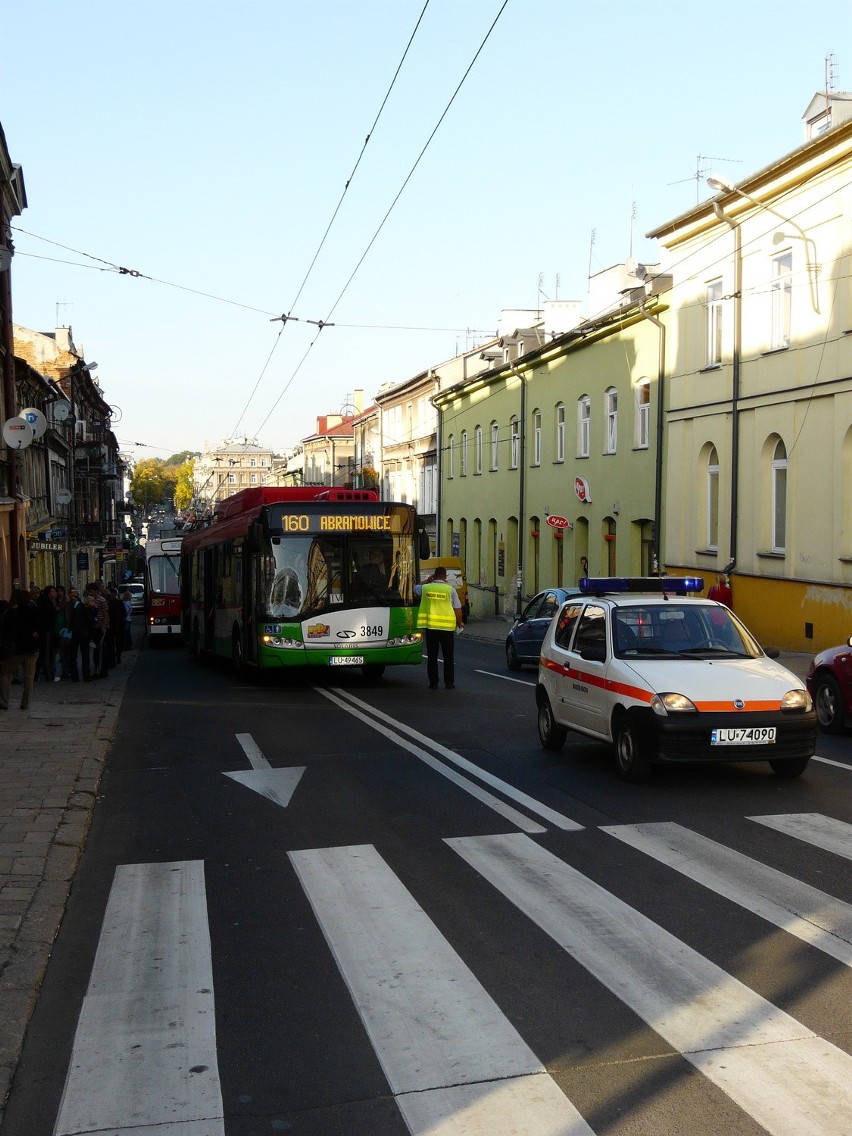Wypadek na Lubartowskiej: Trolejbus potrącił pieszego (FOTO)