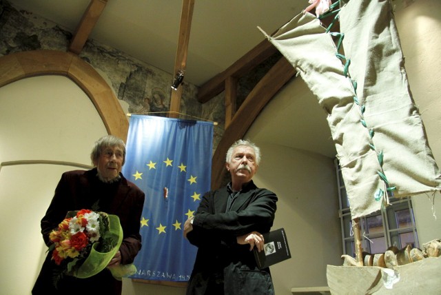 Jerzy Bereś (z lewej) w Galerii Sztuki Sceny Plastycznej KUL i Leszek Mądzik