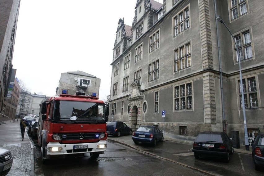 Gdańsk: Alarm bombowy i ewakuacja w budynku sądu (ZDJĘCIA)