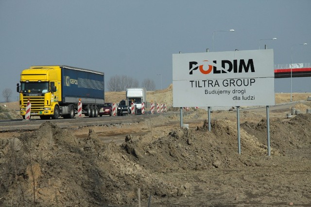 Syndyk masy upadłościowej Poldimu twierdzi, że obowiązek remontu dróg przeszedł na inne firmy