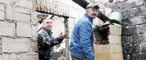 Spalonych domów w Łomnicy Zdroju, w gminie Piwniczna, nie da się już odbudować
