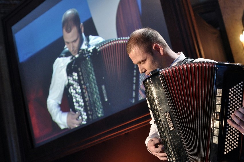 Akordeonista Marcin Wyrostek zagra w Lublinie
