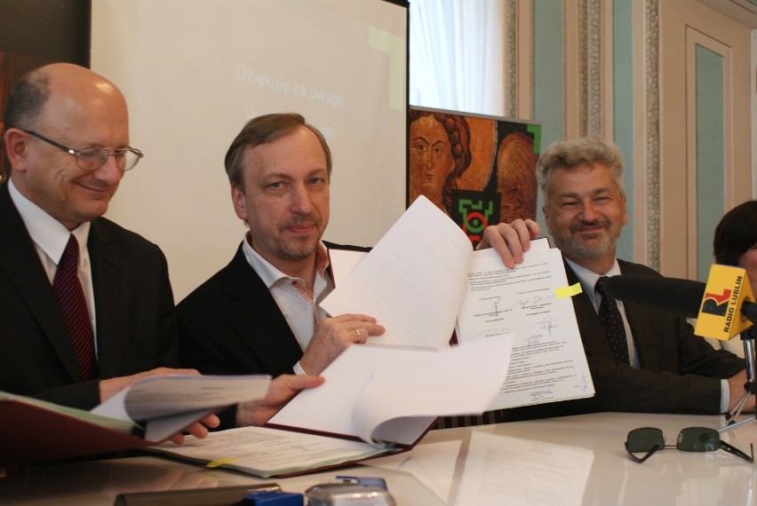 Umowę o dofinansowaniu podpisali Bogdan Zdrojewski, Minister...