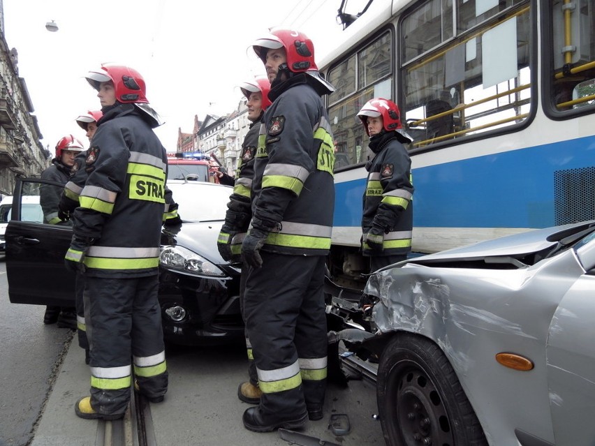 Wrocław: Wypadek na ul. Traugutta (ZDJĘCIA)