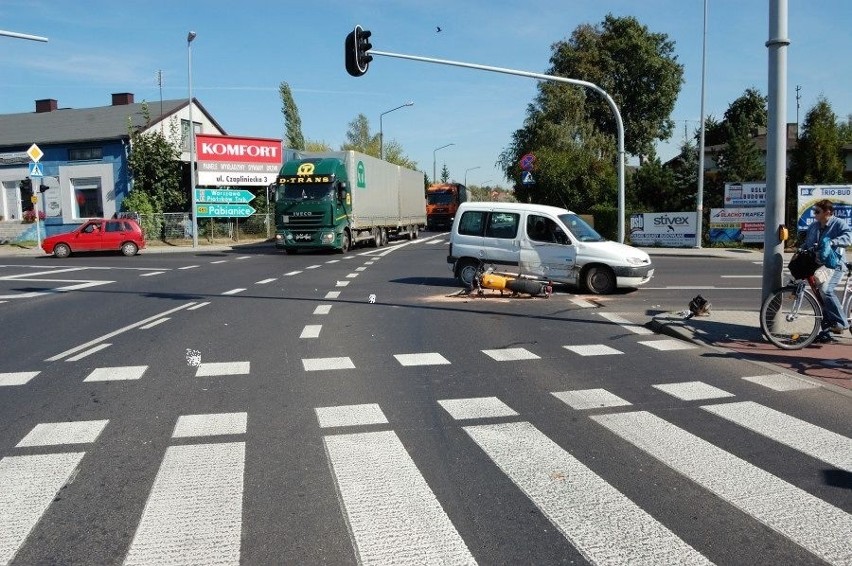 61-letni motorowerzysta został ranny po zderzeniu z...