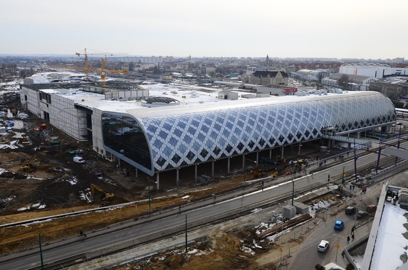 Widok na dworzec główny PKP i budowę Poznań City Center z...