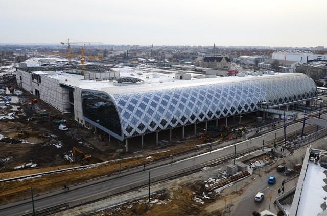 Widok na dworzec główny PKP i budowę Poznań City Center z biurowca Delta