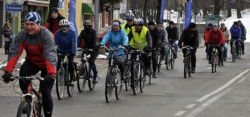 Gdynia: Protest Masy Krytycznej. Zarzucają urzędnikom niereagowanie na potrzeby rowerzystów ZDJĘCIA