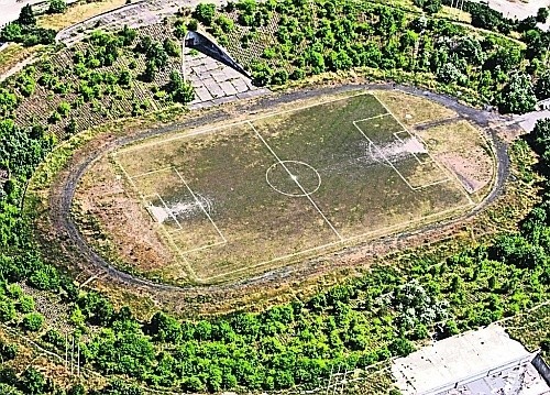 Wszystko wskazuje na to, że stadion Warty będzie nadal niszczał