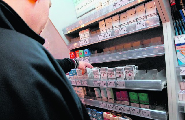 Kioskarze nie wystawią nowego towaru, bo chcą się pozbyć papierosów ze starą akcyzą