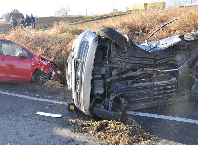 W Radoczy z ogromną siłą zderzyły się ze sobą fiat seicento oraz suzuki