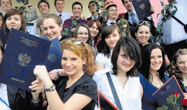 Tak z ukończenia szkoły i stuprocentowo zdanej matury, cieszyli się uczniowie  z XVI Liceum Ogólnokształcącego w Poznaniu