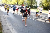 Tak wyglądał tegoroczny Maraton Warszawski. Tysiące biegaczy na ulicach miasta