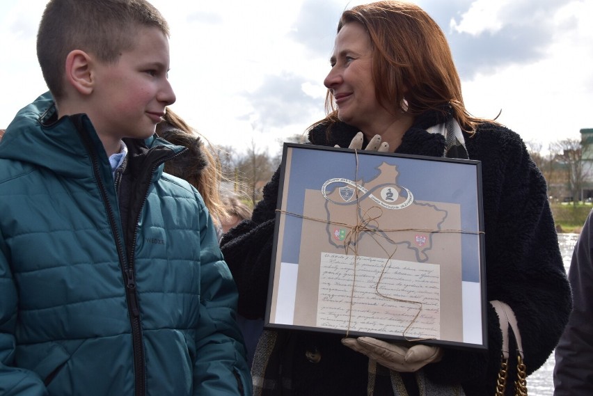 Dzień Pioniera obchodzony jest na pamiątkę ustanowienia...