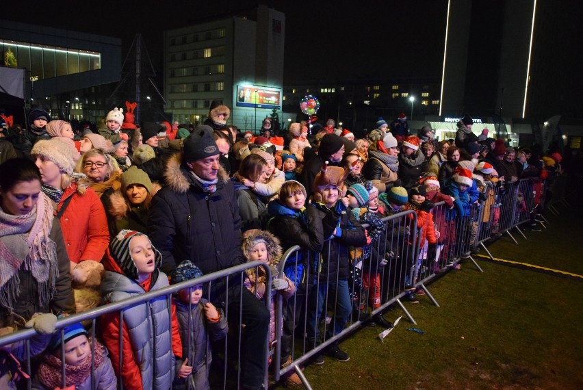 Gdyńskie Mikołajki! Św. Mikołaj przyjechał wozem strażackim na Plac Grunwaldzki