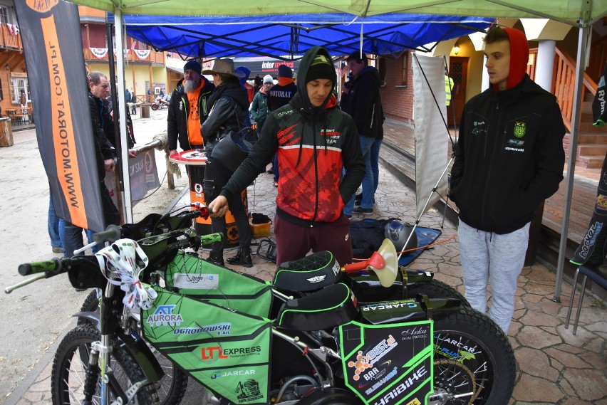 Zakończenie sezonu motocyklowego w Twinpigs w Żorach. Parada motocykli przejechała ulicami Żor