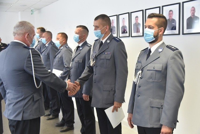 Awanse dostało 24 policjantów z powiatu tucholskiego