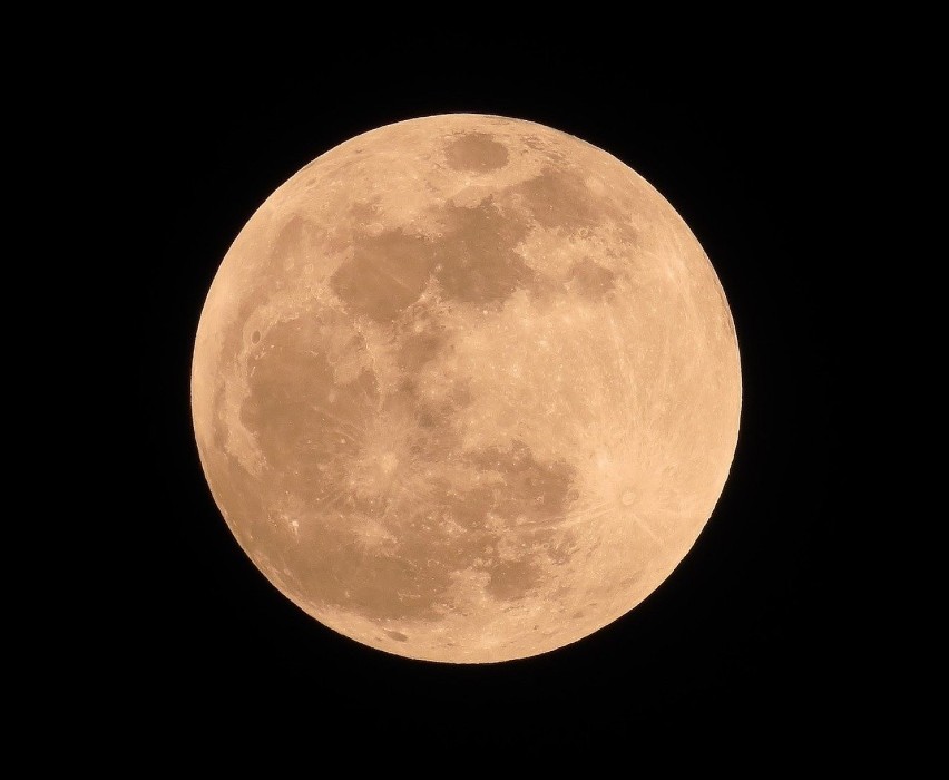 W nocy z 7 na 8 kwietnia 2020 r. Księżyc znajdzie się w...