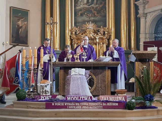 Rozpoczęły się obchody 750-lecia Jędrzejowa. Mszy świętej w intencji miasta i mieszkańców przewodniczył biskup Andrzej Kaleta.