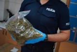 Toruń. Na Chełmińskim Przedmieściu policja znalazła ponad 1,2 kg narkotyków. Czego tam nie było!