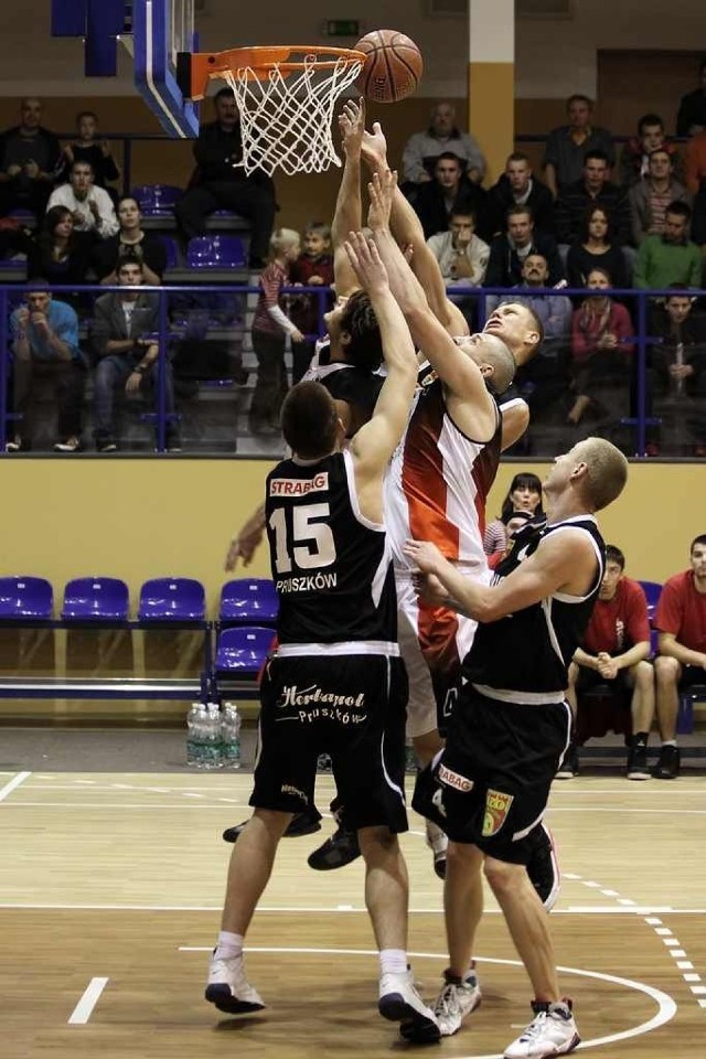 KPSW Astoria Bydgoszcz - Znicz Basket Pruszków 62:69