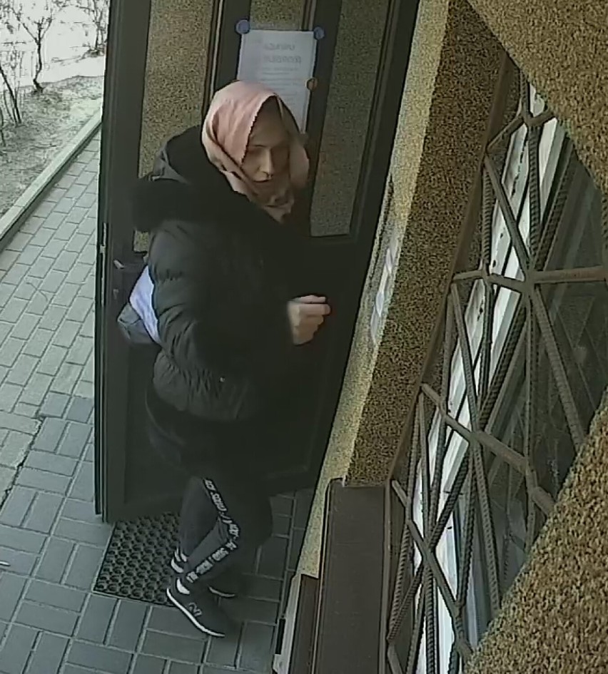Dwie kobiety ukradły seniorowi 45 tys. zł. Policja apeluje o...