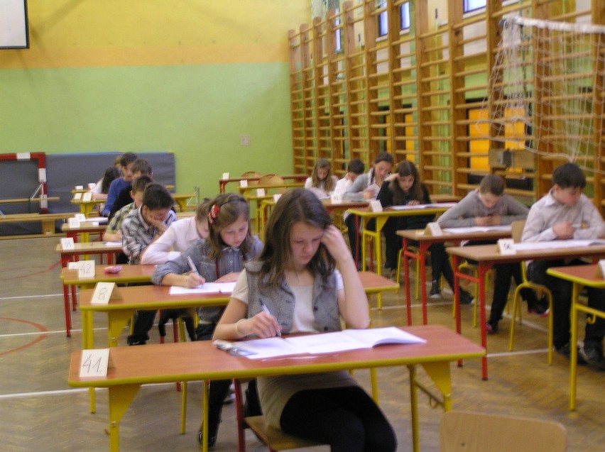 KOBIÓR: Egzamin próbny szóstoklasistów. [Foto]
