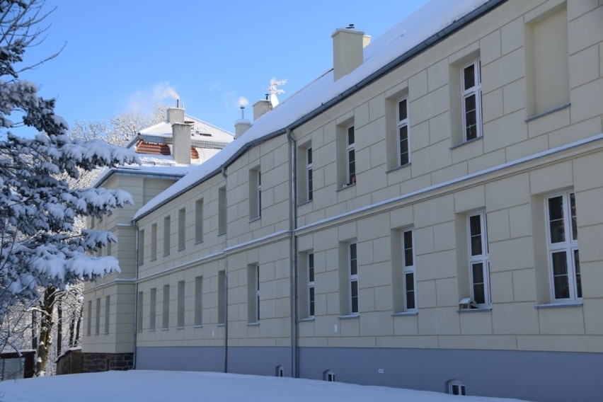 Kwasowo: Zabytkowy pałac w zimowej szacie [zdjęcia]