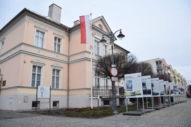 Przed Muzeum Miasta Malborka obejrzeć wystawę "Najdalsza Polska. Szczecin 1945 – 1948". To obecnie jedyna dostępna ekspozycja.