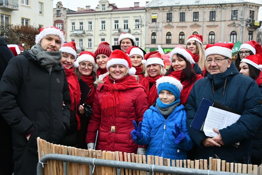 Jarmark Bożonarodzeniowy w Kielcach rozpoczęty! Na Placu...