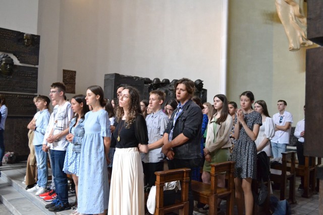 3 września w Katowicach odbył się dzień wspólnoty oazy. Dzieci, młodzież i dzieci rozpoczęli go mszą o godzinie 14.00 w archikatedrze Chrystusa Króla.