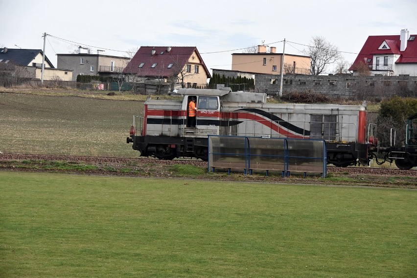 Linia kolejowa Świdnica - Jedlina Zdrój w remoncie. Pierwszy kilometr gotowy! (ZDJĘCIA)