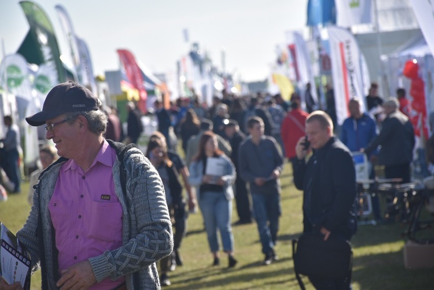 Agro Show 2022. Tłumy na lotnisku w Bednarach! Pierwszy dzień targów AGRO SHOW pod znakiem eko rozwiązań dla rolnictwa