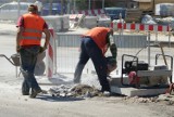 Trudności z przejazdem drogą powiatową w Gołkowicach. Ruszył remont ulicy 1 Maja. Na drodze obowiązuje ruch wahadłowy