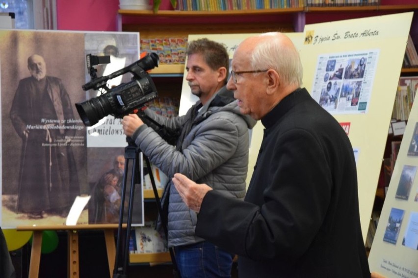 W Bibliotece Miejskiej w Grudziądzu otwarto wystawę poświęconą św. Bratu Albertowi