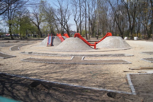 Rewitalizacja Parku Świętojańskiego w Radomsku. Jak postępują prace