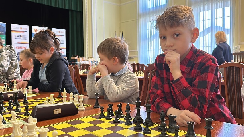 Dzieci i młodzież z trzech powiatów uczestniczyli w turnieju szachowym w Skierniewicach