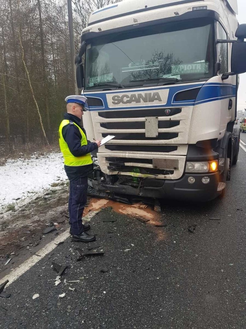 Zderzenie dwóch pojazdów w Strzelnie.