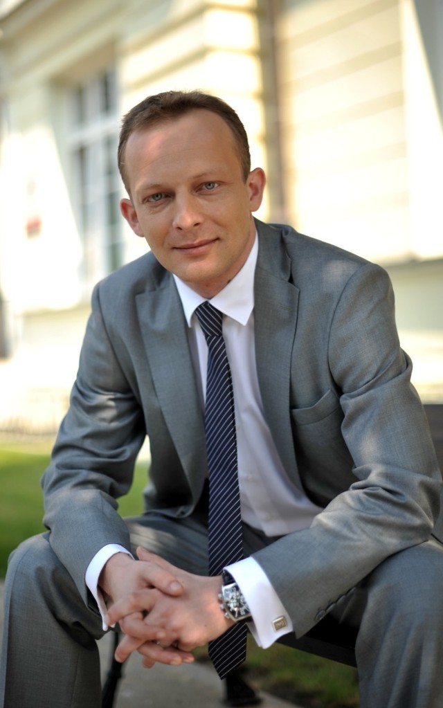 Paweł Olszewski z Bydgoszczy jest posłem RP, był Sekretarzem Stanu w Ministerstwie Infrastruktury i Rozwoju w Rządzie Platformy Obywatelskiej.