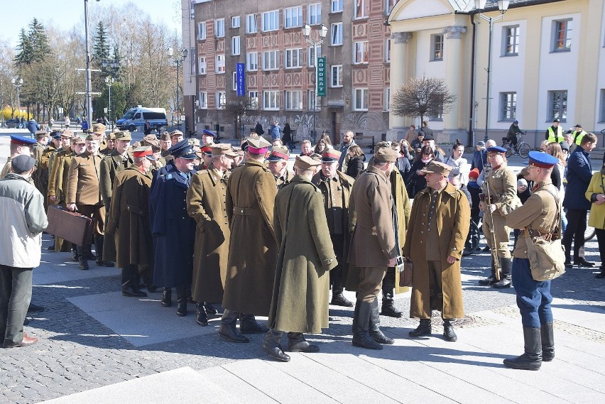 V Podlaski Marsz Cieni w 79. rocznicę Zbrodni Katyńskiej ulicami Białegostoku (zdjęcia)