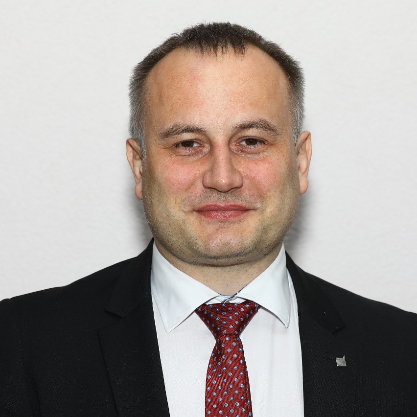 Piotr Wojtysiak, starosta piotrkowski i radny powiatowy ma...