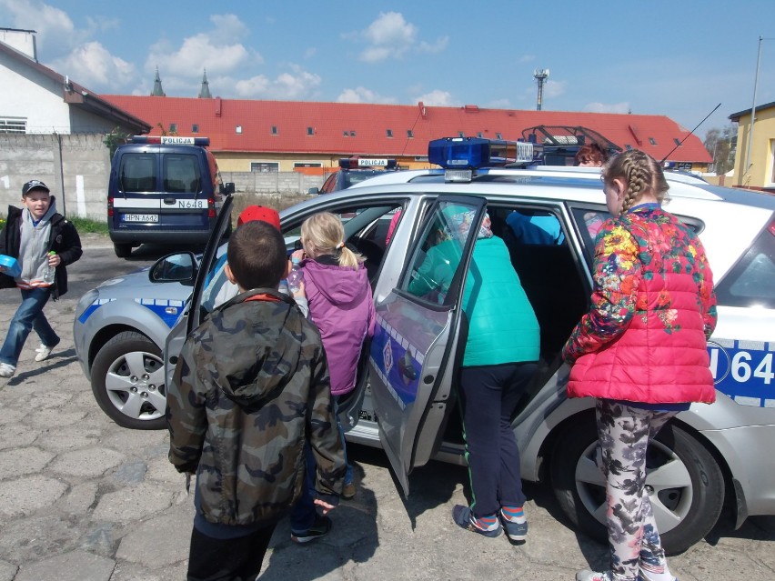 Dzieci z przedszkola w Korzeniewie i SP 6 w komendzie policji [ZDJĘCIA]