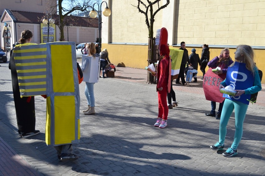 Uczniowie Gimnazjum w Liczu zatańczyli na deptaku [ZDJĘCIA/WIDEO]