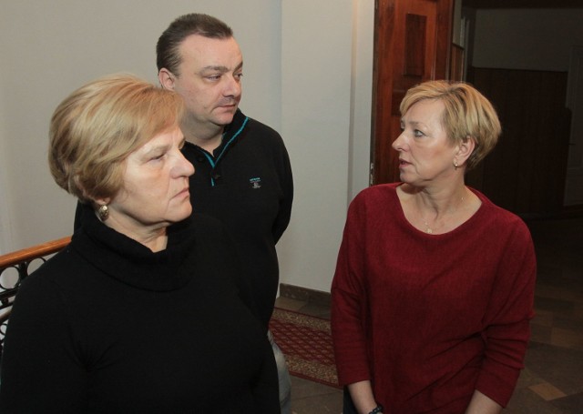 Kupcy z Czachowskiego (od lewej) Ewa Dykiel, Grzegorz Górzyński i Honorata Chrabąscz sprzeciwiali się nowym opłatom.