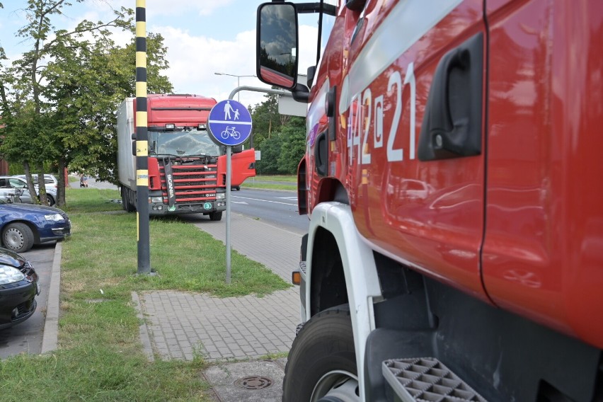 Kierowca ciężarówki zasłabł i zjechał z drogi na Lotnisku w Grudziądzu. Był reanimowany