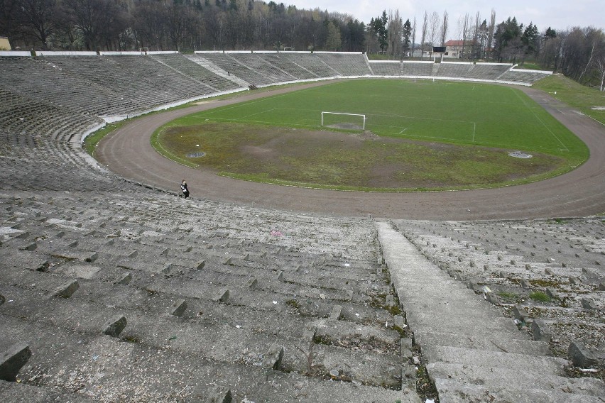 Obecny wygląd stadionu Górnika Wałbrzych w dzielnicy Nowe...