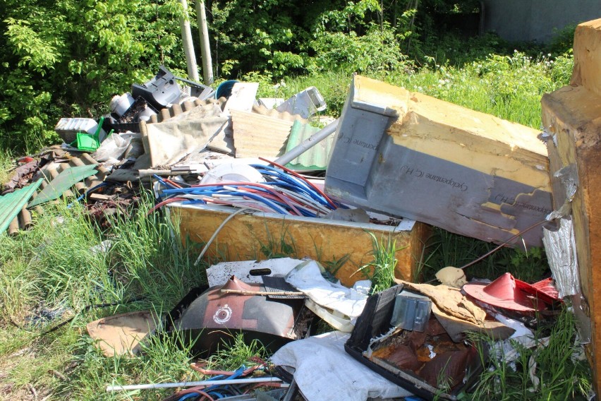 Dzikie wysypiska śmieci na terenie Tomaszowa